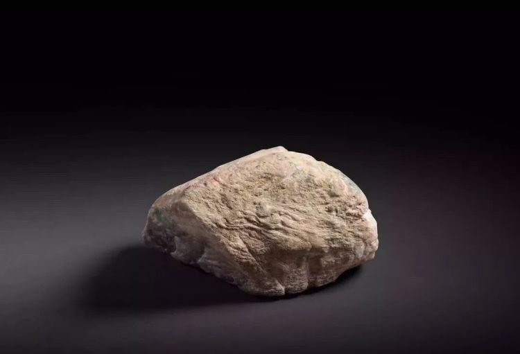 赌石为什么有十赌九输,花两万买的翡翠是不是真的