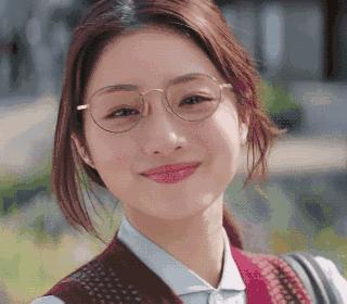 如何让眼睛拍照有神,拍照眼睛无神怎么改善