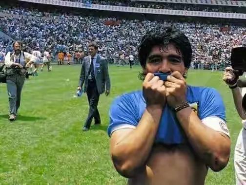 回顾球王马拉多纳,一代球王马拉多纳传奇