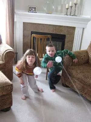 在家用纸杯玩的亲子游戏,用纸杯做2岁儿童的游戏