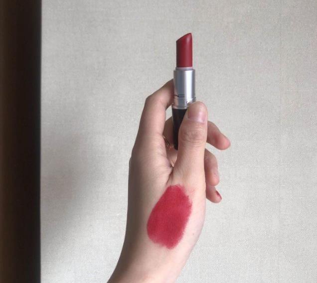 高颜值口红豆沙色,高颜值显白滋润口红