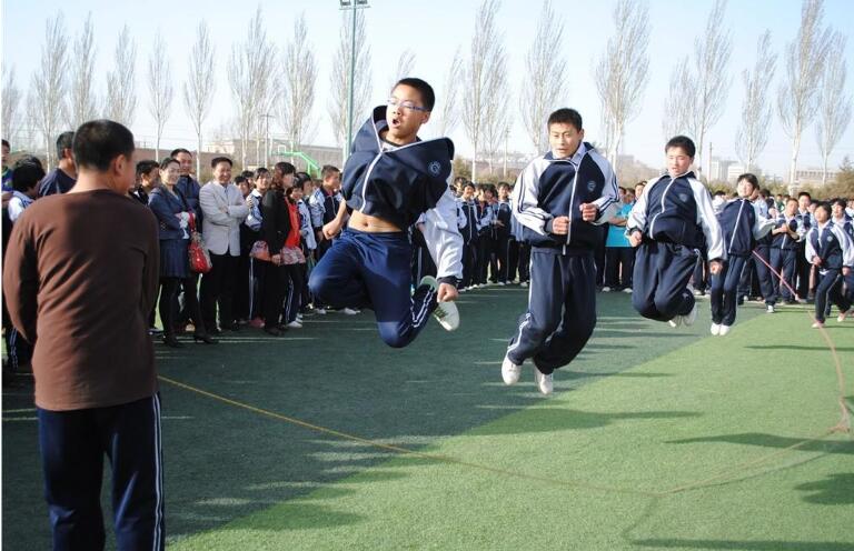 女儿猛涨个子的特点,你家孩子的身高会比别人高吗