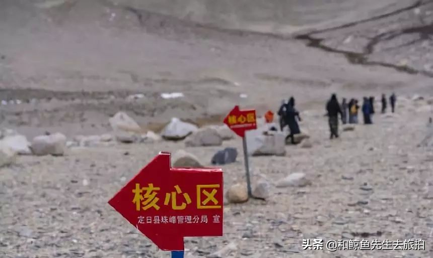 珠峰8844纪念碑和地球第三极,珠峰8844纪念碑在景区内多远