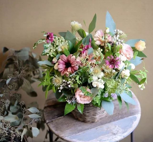 日式花艺作品,日本花店装修风格效果图