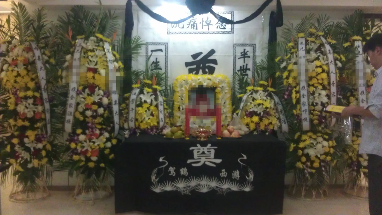 带小孩参加葬礼,带孩子参加了葬礼