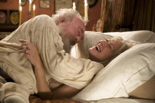 她曾14次全裸出镜，并给出“不要太早结婚”等五条人生建议