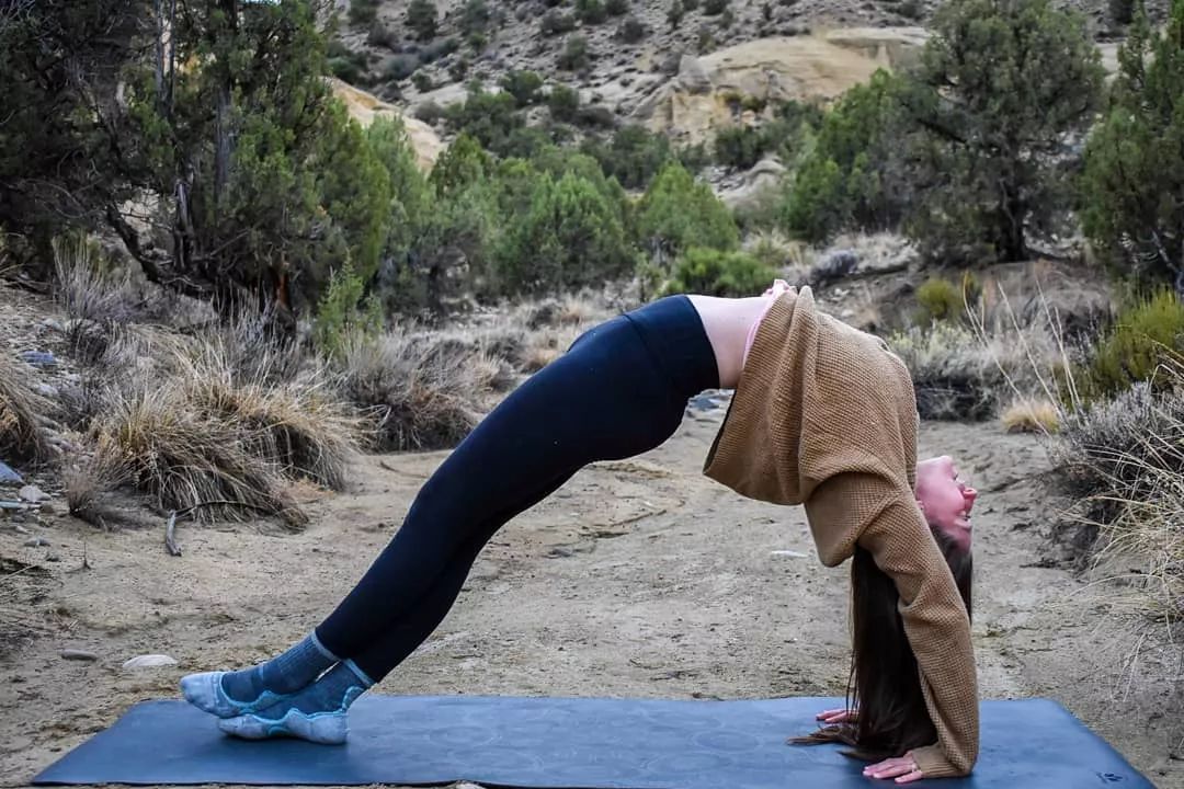 腰不舒服做什么瑜伽动作可以缓解,练瑜伽腰部酸痛可以继续练吗