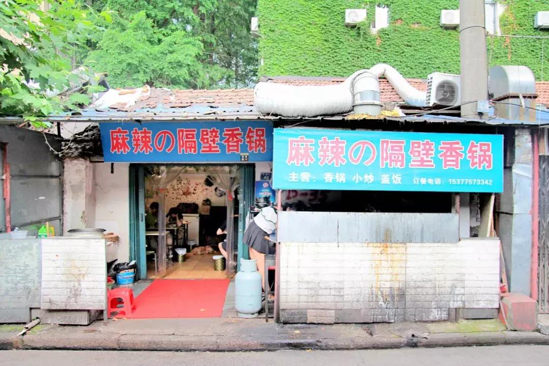 武昌这所低调的大学坐拥一线江景，教学楼窗外就是黄鹤楼