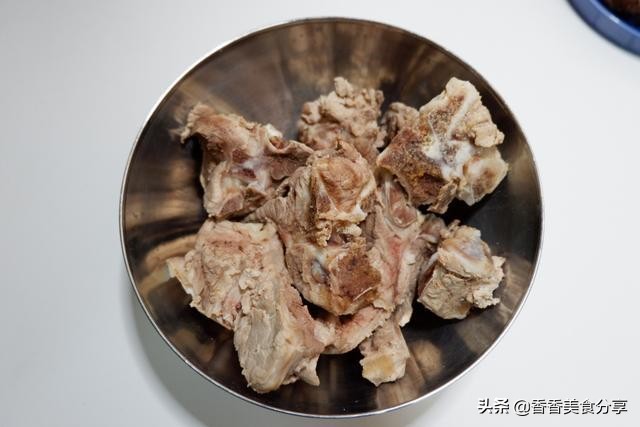 熬汤选用猪的什么骨,煲汤用猪的什么骨比较好