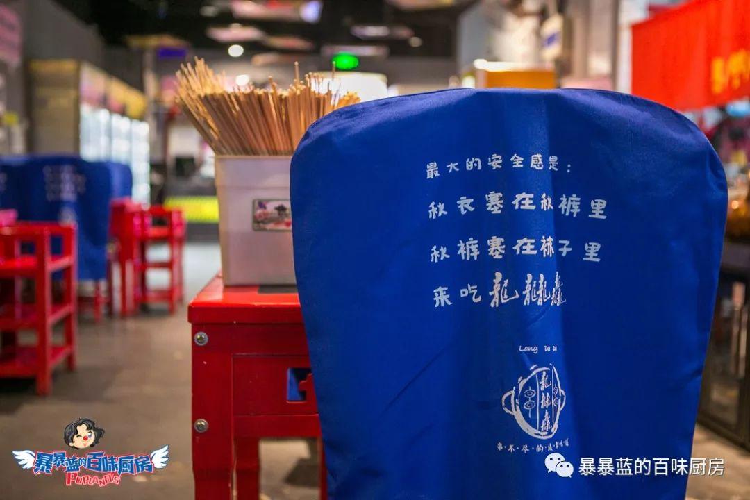 当成都老板爱上沈阳老雪,他开的串串香店锅底都有1瓶大绿棒