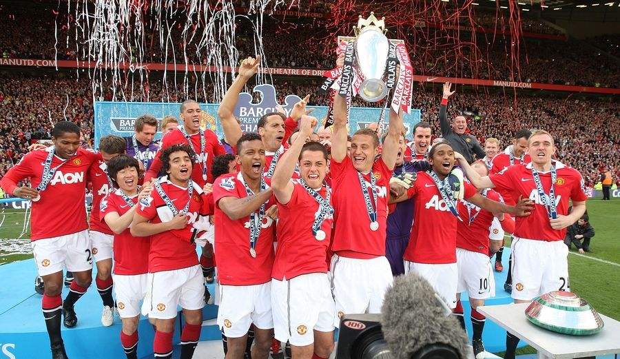 详解红魔曼联的诞生及其初期发展轨迹：从破产解散到足坛标杆