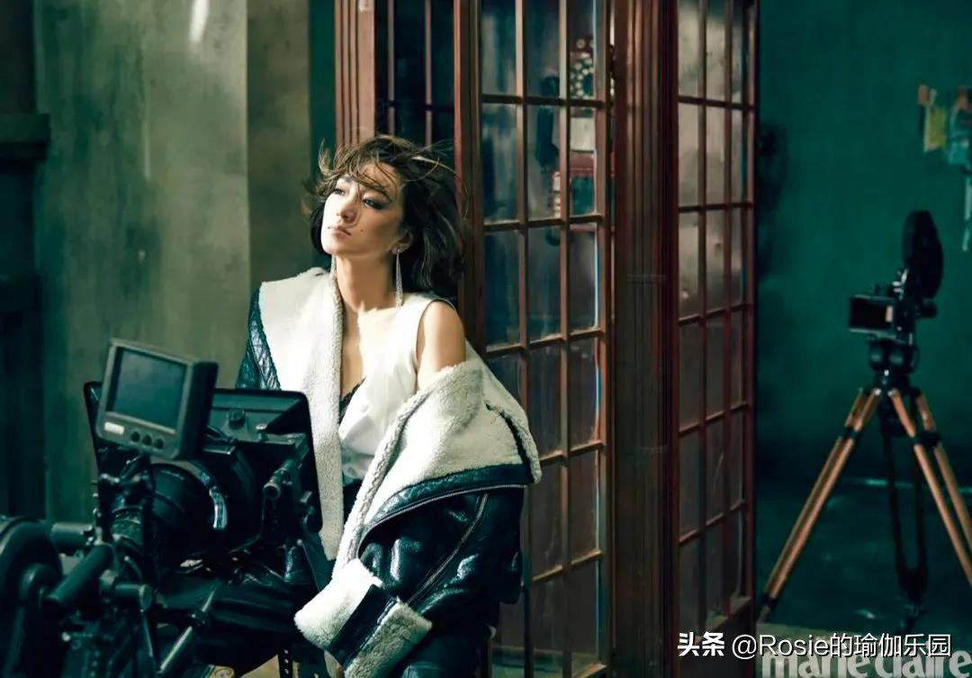 57岁巩俐怎样保持年轻呢,55岁的巩俐凭什么美炸了