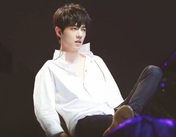 肖战出道心酸往事,肖战成名之路