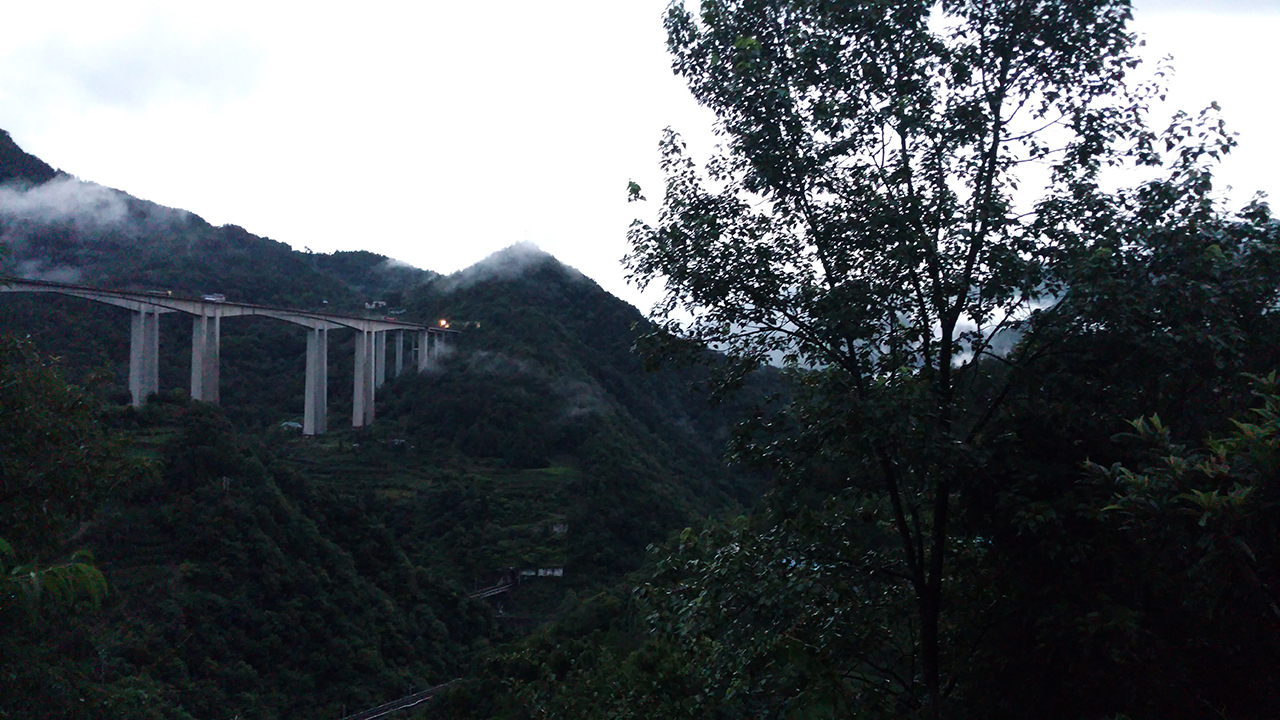 夜骑318上天险小川藏，暴雨夜闯野三关，进恩施别宜昌遇塌方