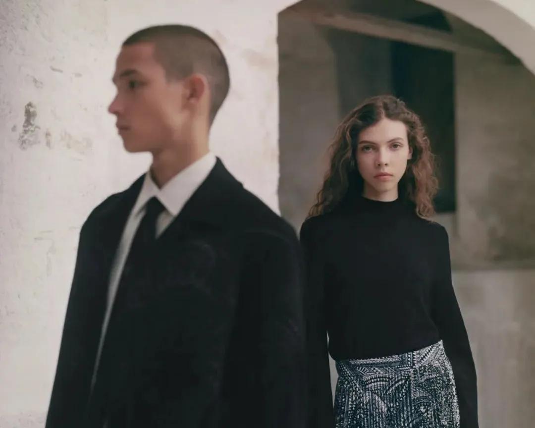 COS换logo引争议；北京SKP回应被投诉卖假货