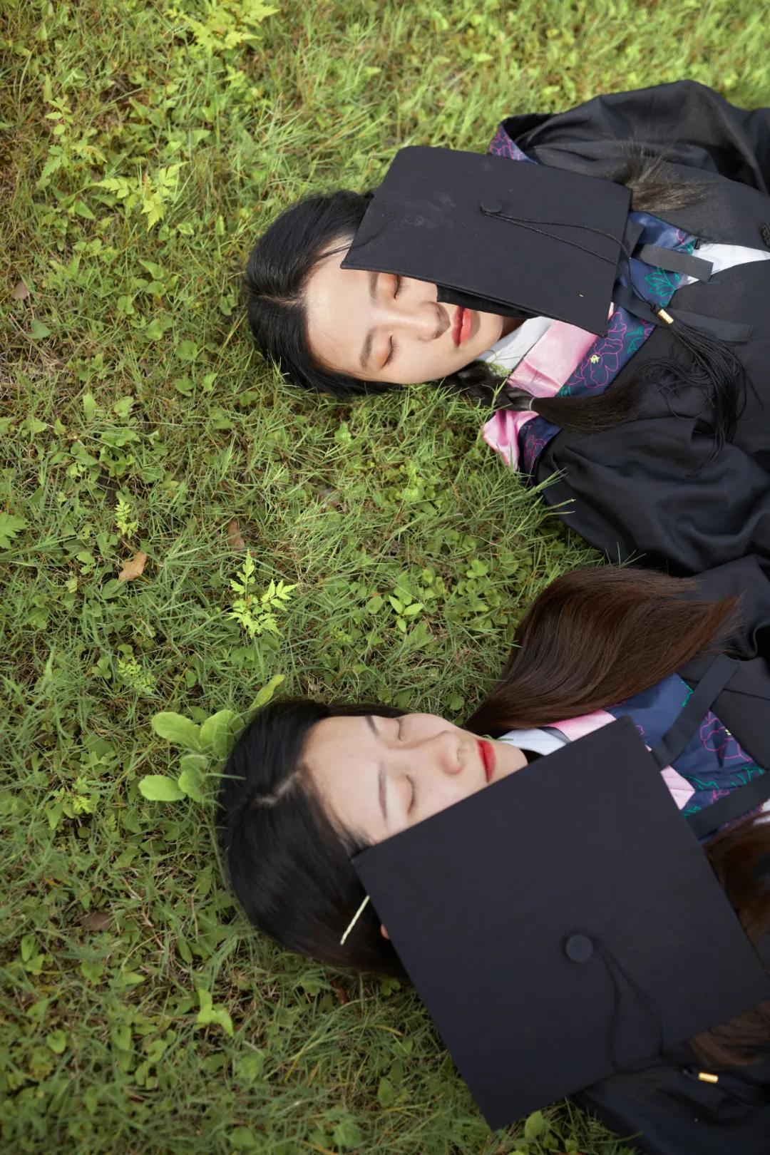 毕业照自己拍全身合成,毕业照自己拍怎么拍