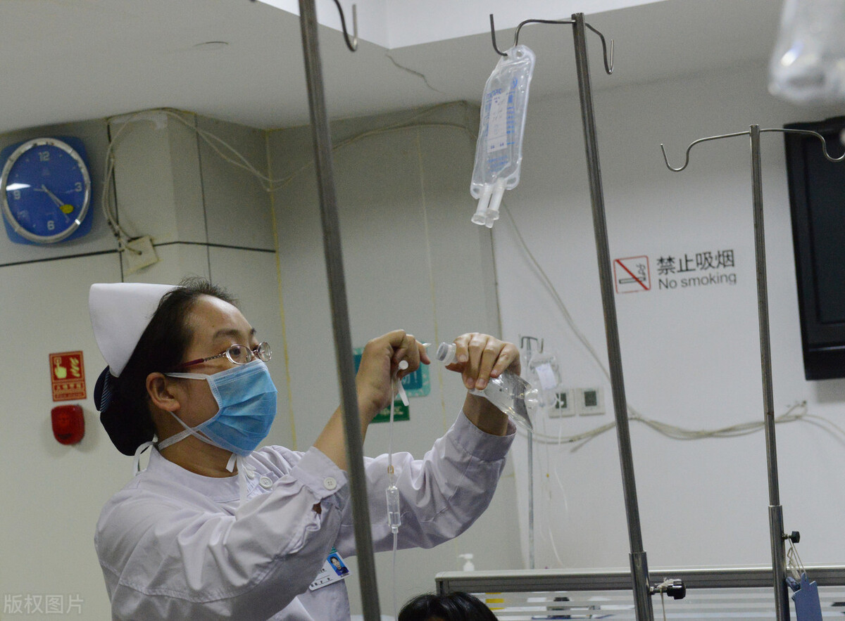 输液遇到吊瓶不冒泡是怎么回事,输液过程中发现液体不滴