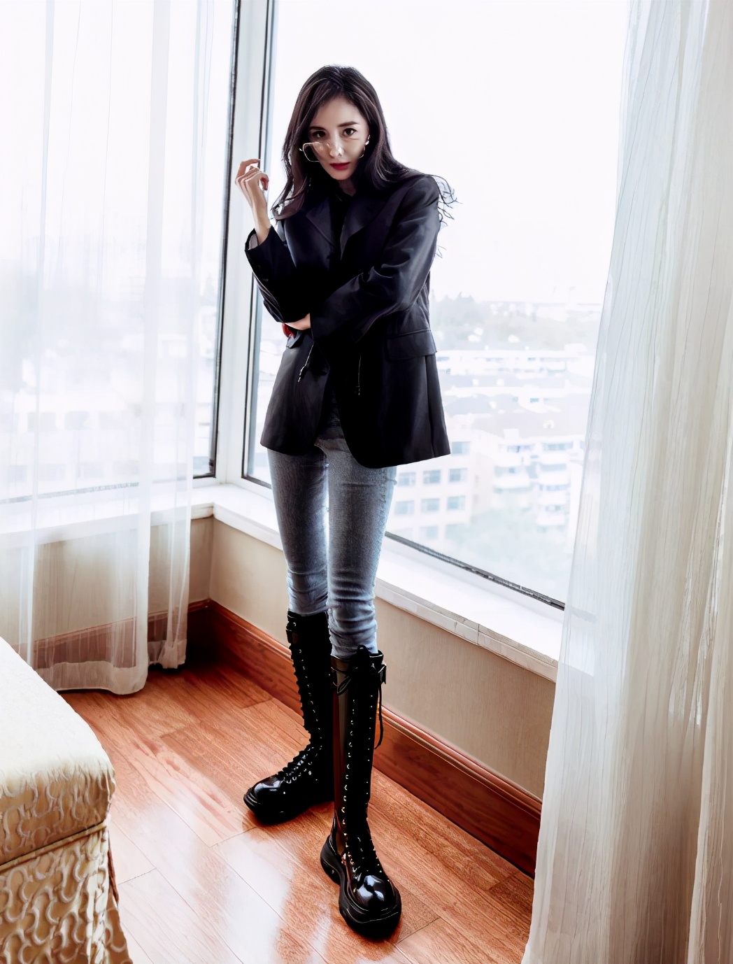 稍微高一点筒的马丁靴穿搭,drmartens马丁靴怎么搭配