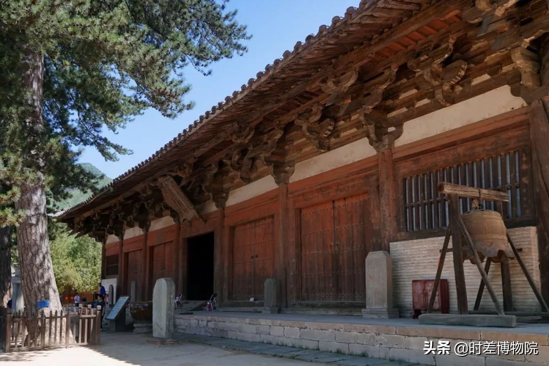 山西五台山佛光寺壁画,佛光寺阿弥陀佛头顶壁画
