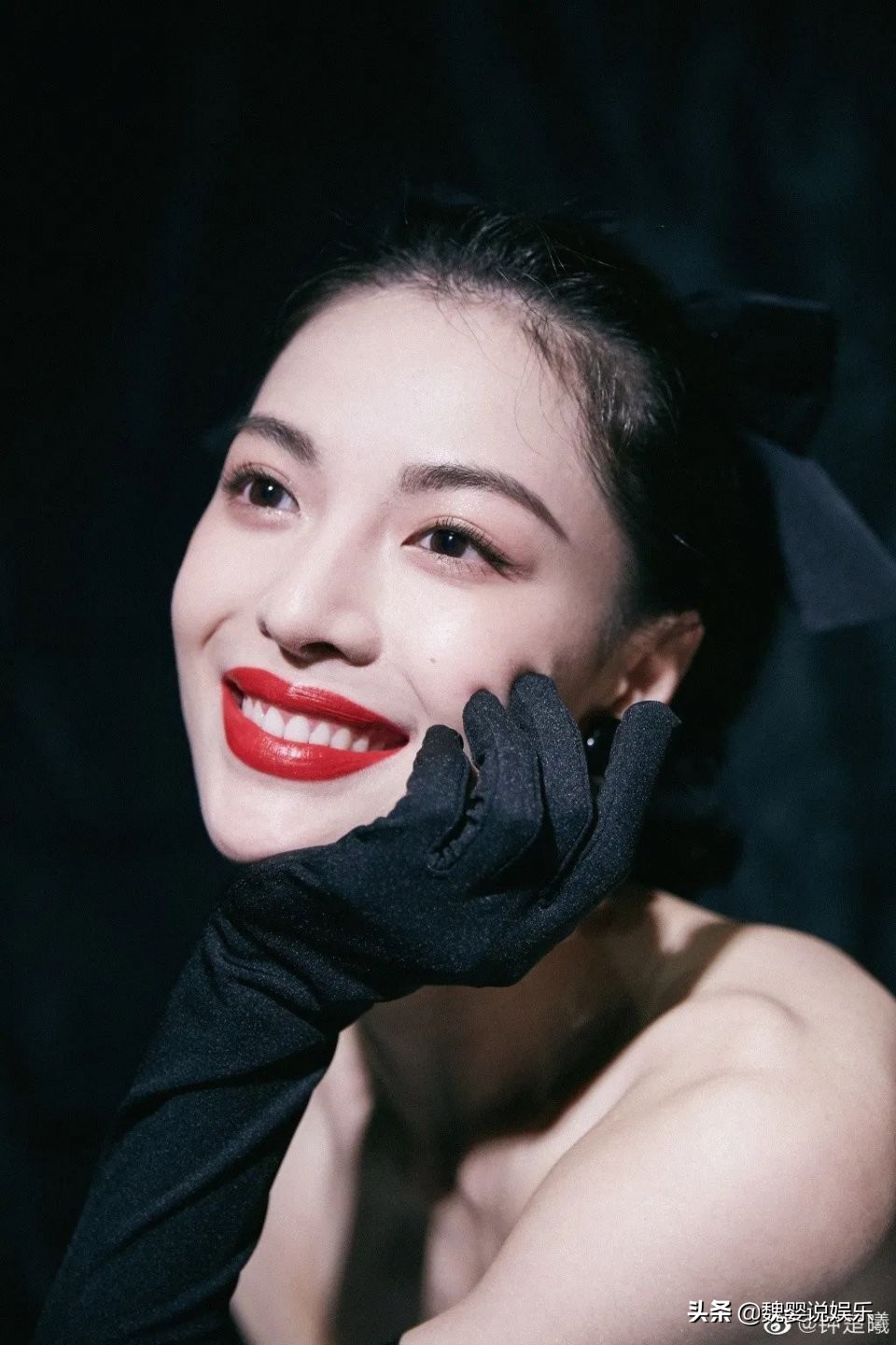 讲真的｜戚薇钟楚曦跳槽做美妆博主，你看谁更行？