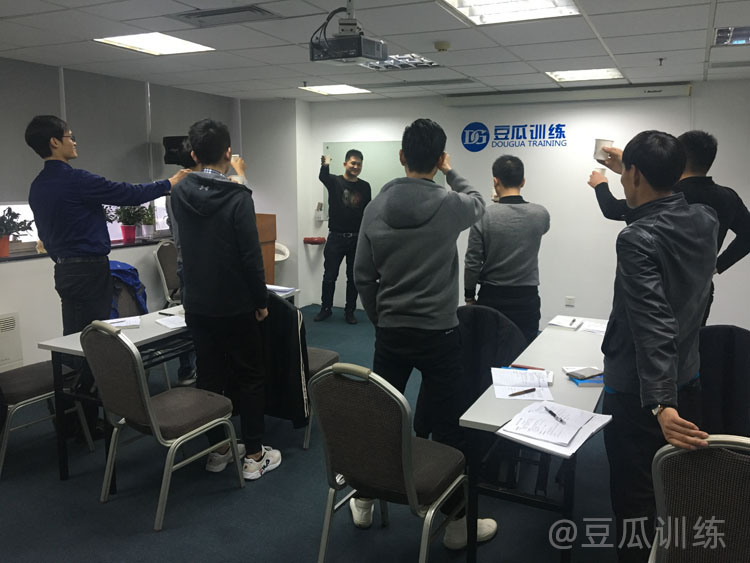 如何克服自卑心理和别人交谈,自卑心理太严重的人怎么沟通