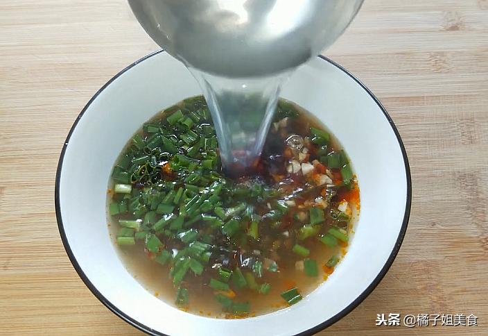 酸辣面条的神仙吃法加番茄,家里只有面条怎么做拌面酸辣的