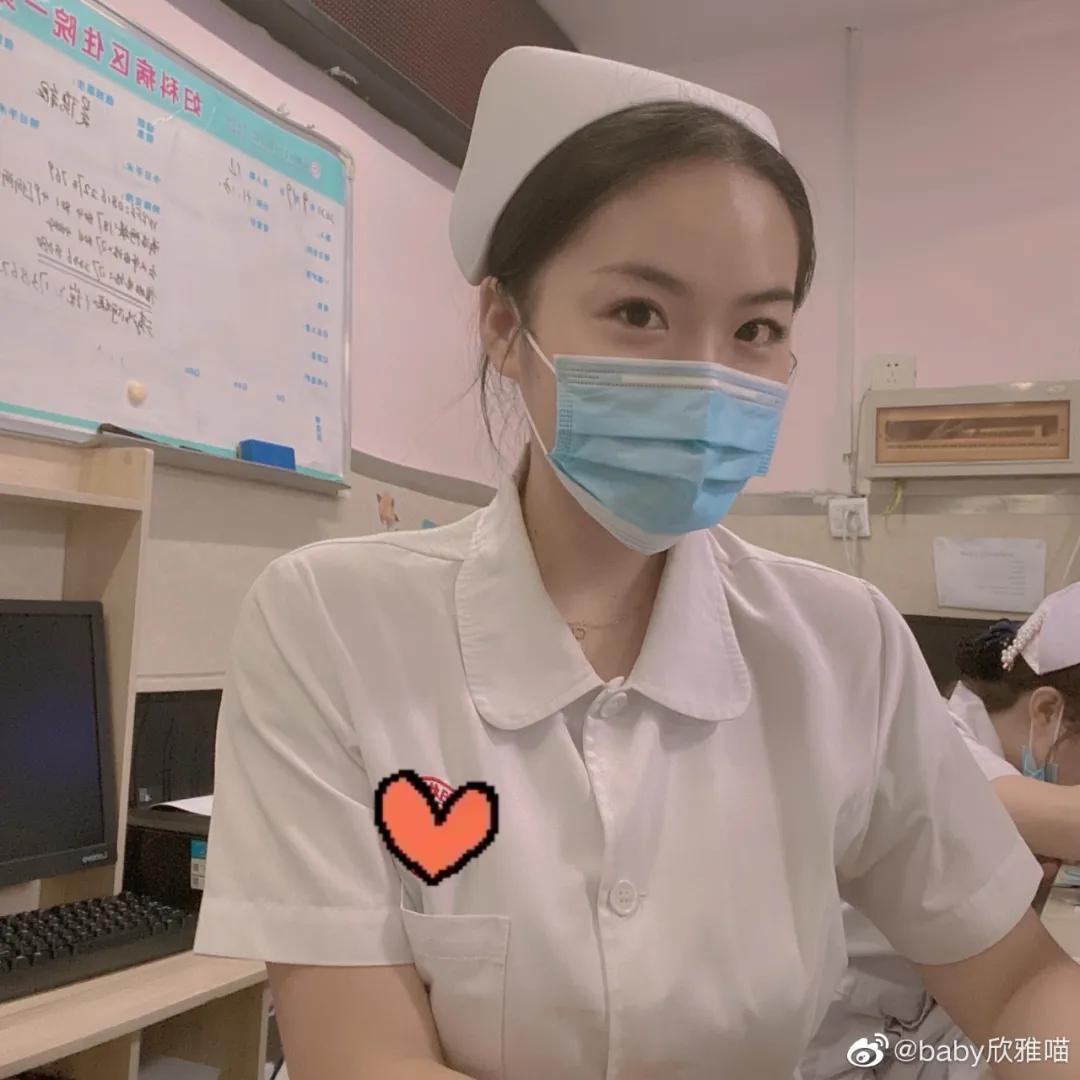 四川护士脱掉制服，却遭网友炮轰：现在的护士真会玩？