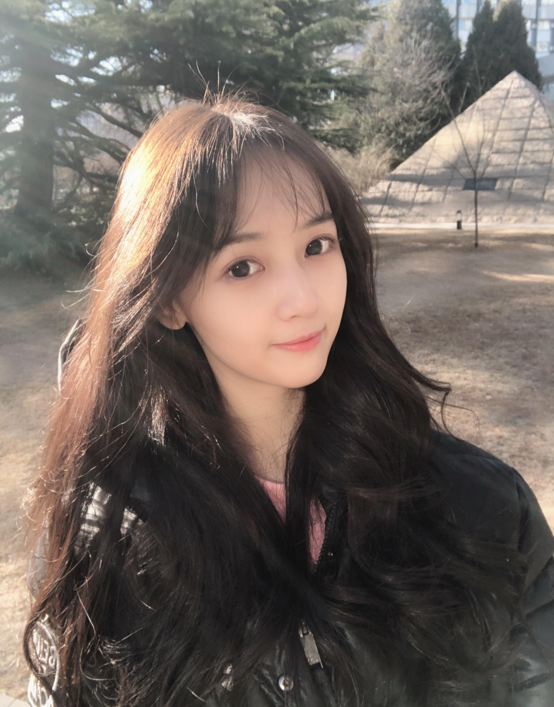 教你如何快速泡到妞的过程,看完后你的身边一定会围绕很多女生