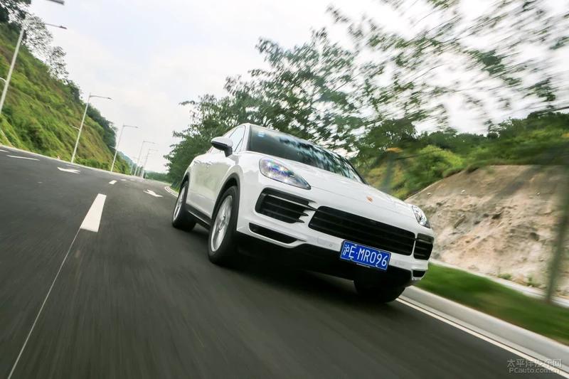 保时捷2024款卡宴coupe石英灰街拍,保时捷卡宴coupe2024款音响效果