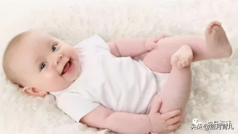 三个月宝宝抬头训练动作,三个月的宝宝躺着老做抬头的动作