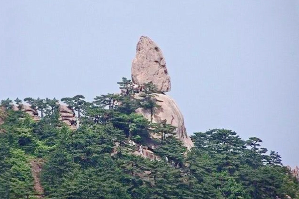 青埂峰的寓意是什么,青埂峰顽石偈原文