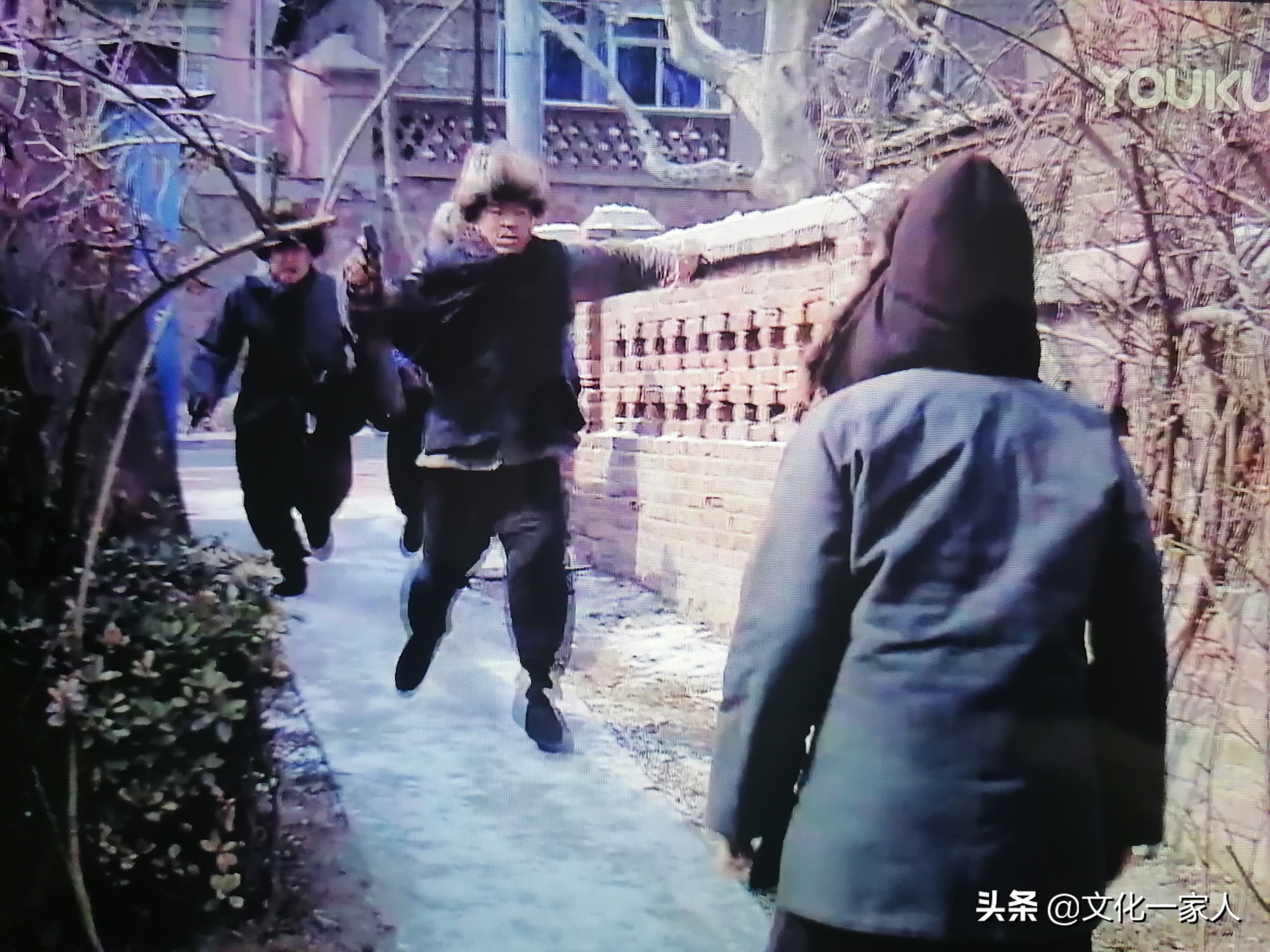 《悬崖》：一场敌中有我，我中有敌，斗智斗勇命悬一线的生死较量