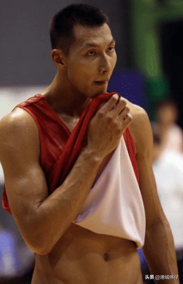 易建联荆灵的爱情故事,易建联和荆灵同框图文