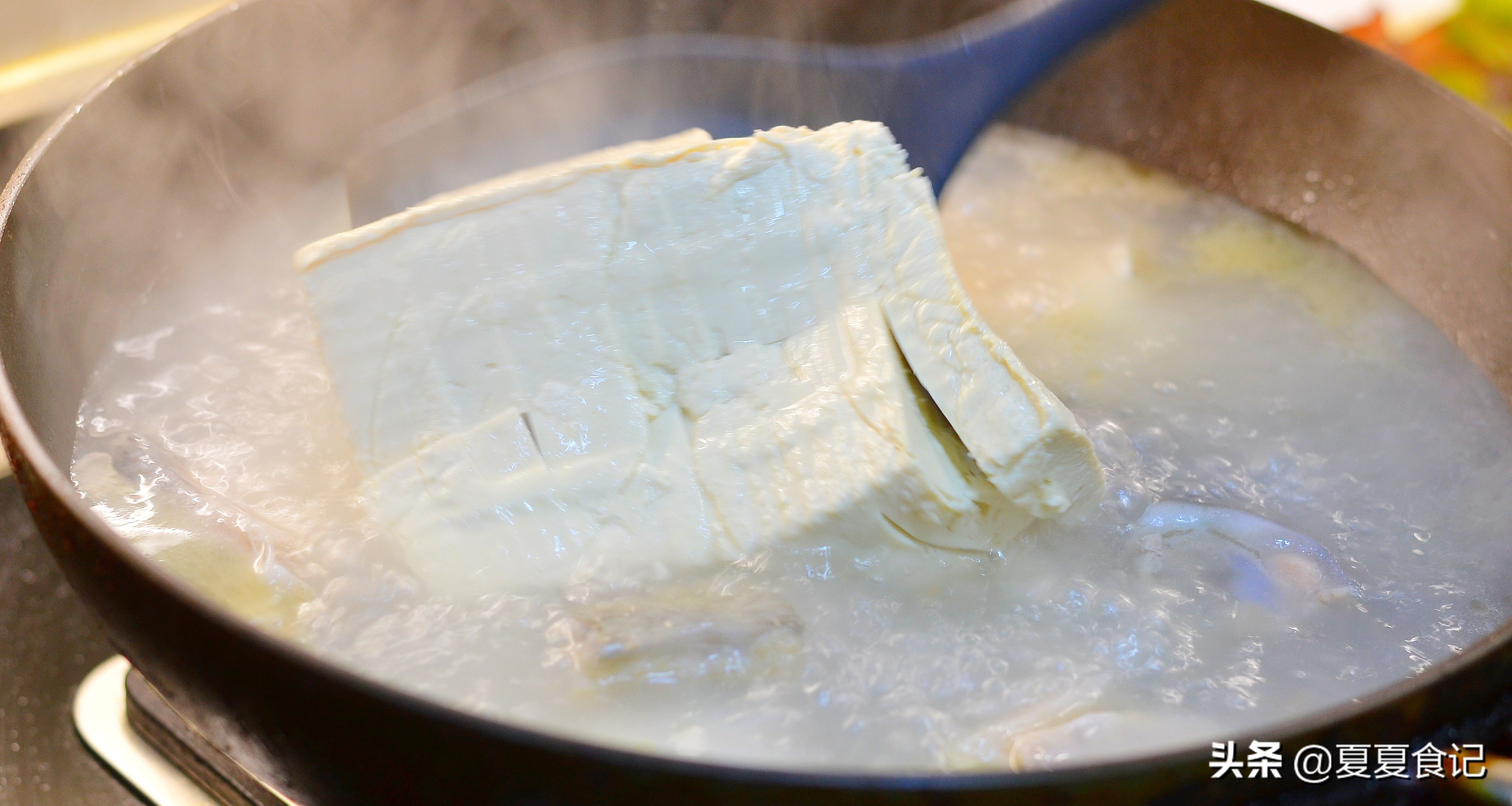 三文鱼汤和鲫鱼汤,三文鱼和鲫鱼汤可以一起吃吗