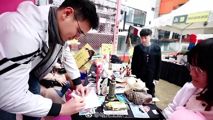 一个人出去有点无聊,一个人出去玩无聊吗