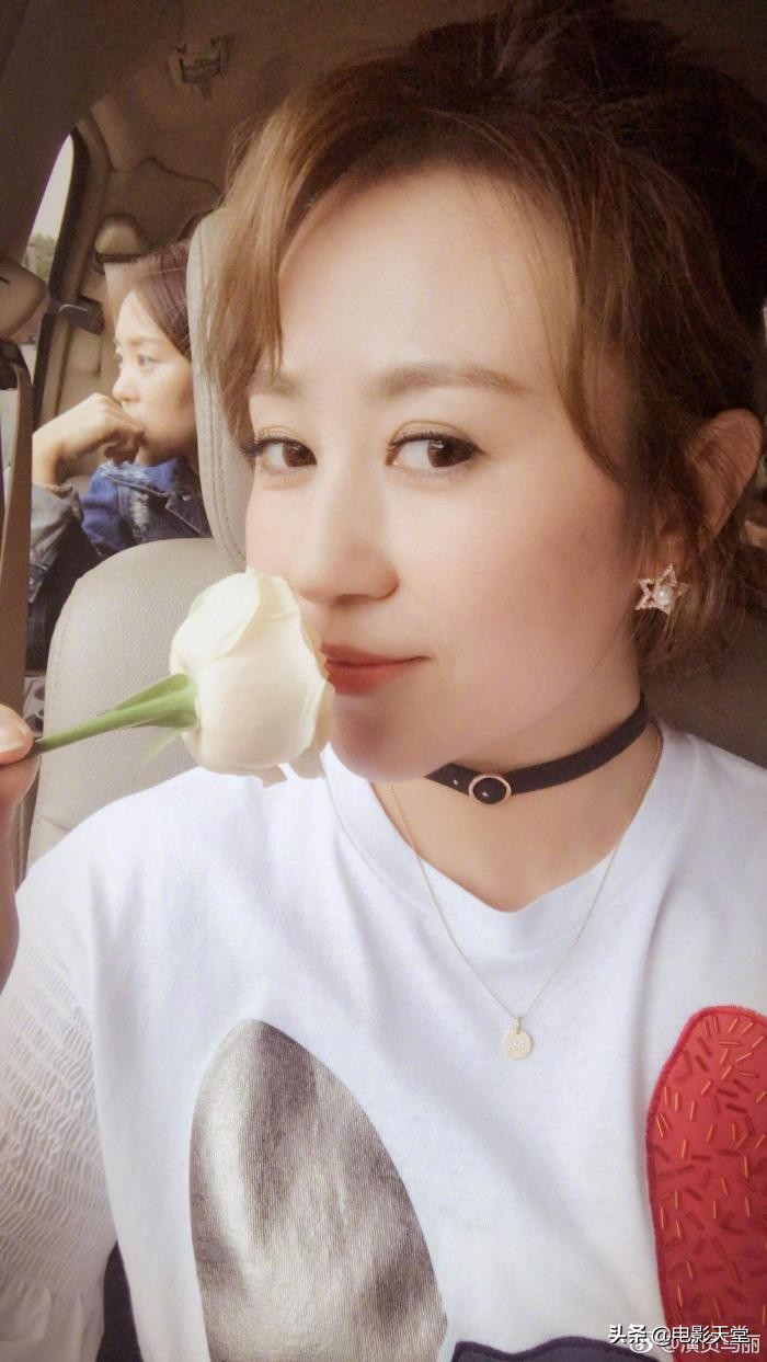 马丽微博晒美照,蜕去喜剧演员的丑萌,状态好似十八岁美少女
