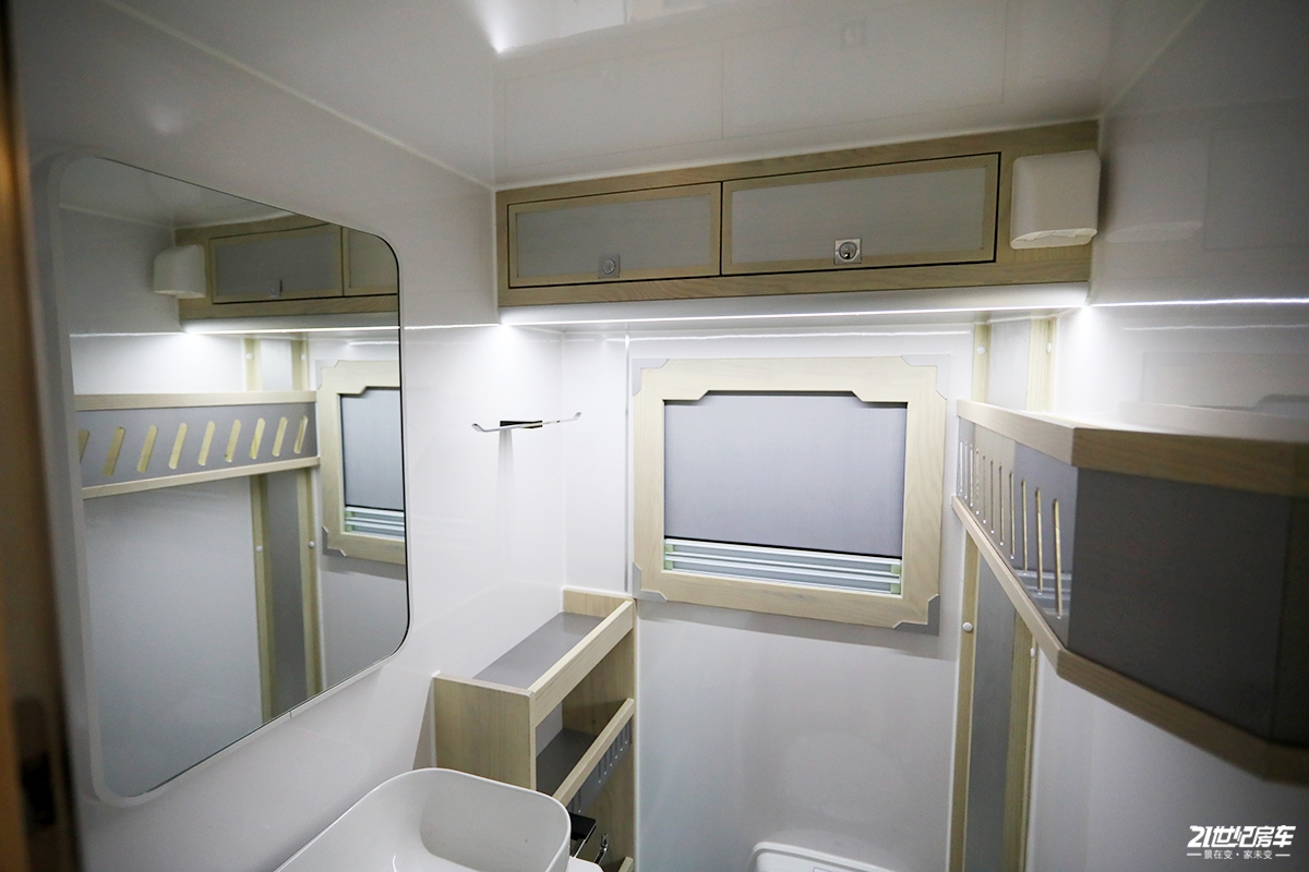 中国创新型的中国重汽越野房车,重汽轻卡四驱房车