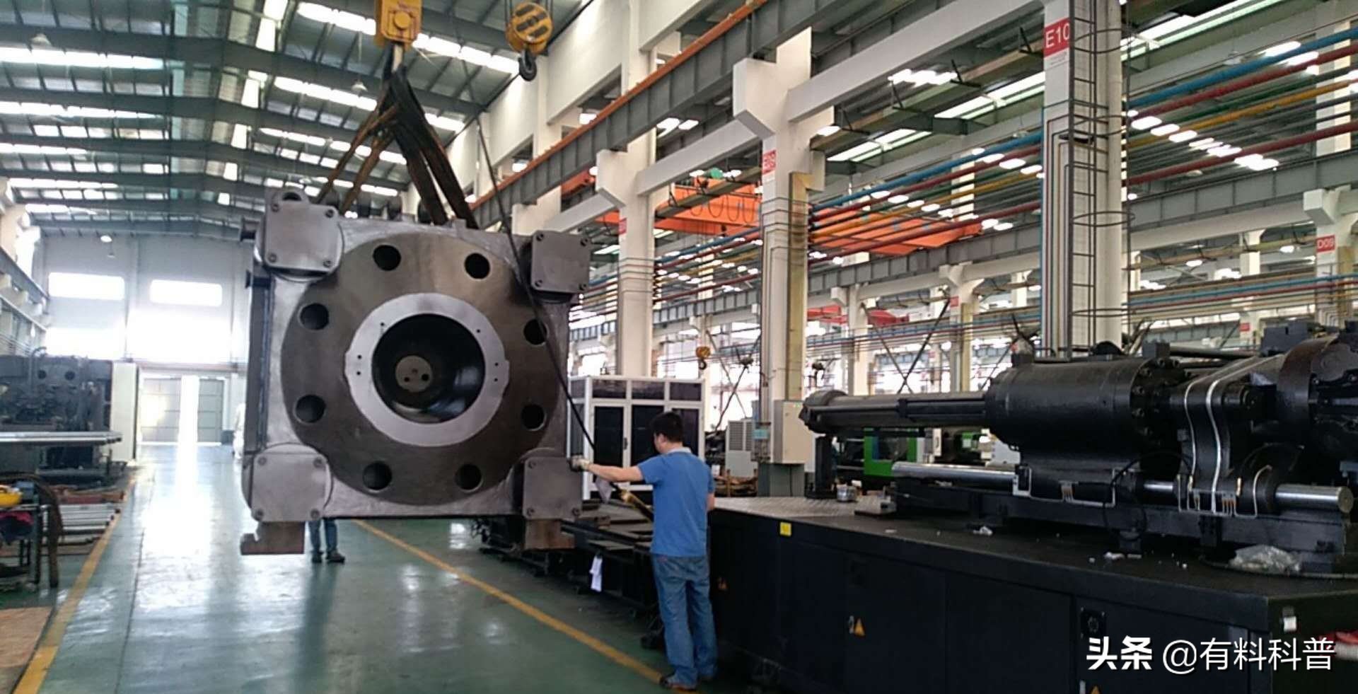 1000吨的注塑机的注塑量,1000吨的注塑机有多少注塑压力