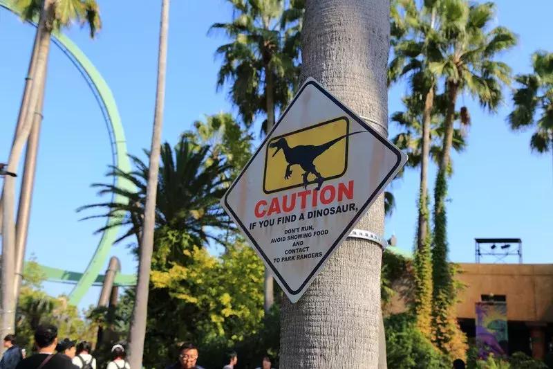 寻找侏罗纪世界中的火山岛,和“驯龙高手”一起拯救史前小短手!