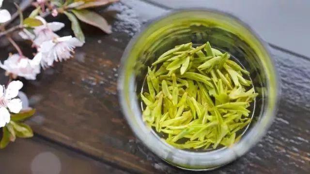 安吉白茶与龙井茶的区别在哪里,安吉白茶和西湖龙井推荐