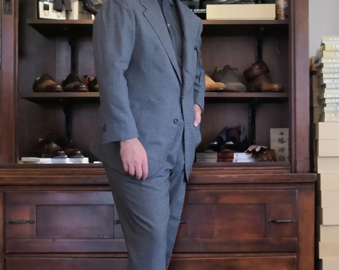 裸穿西服应该怎么选,怎么选择适合自己的西服
