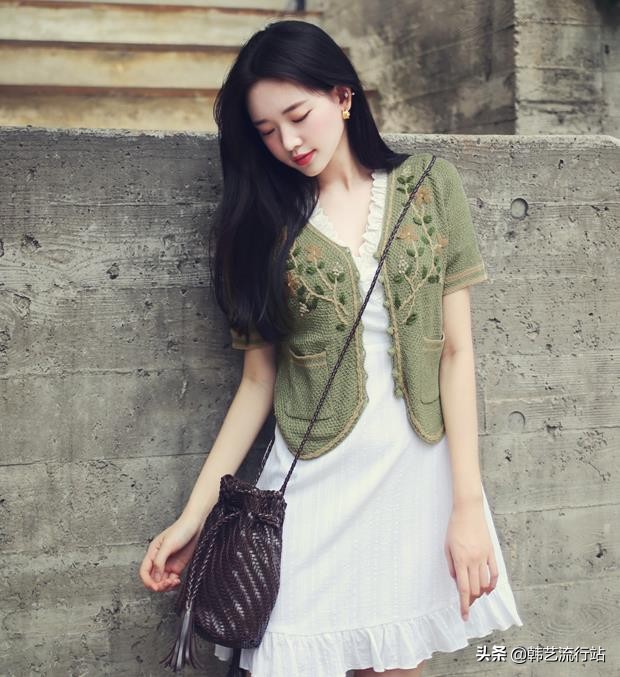2022韩版秋季流行的衣服款式,给推荐几款韩版服装