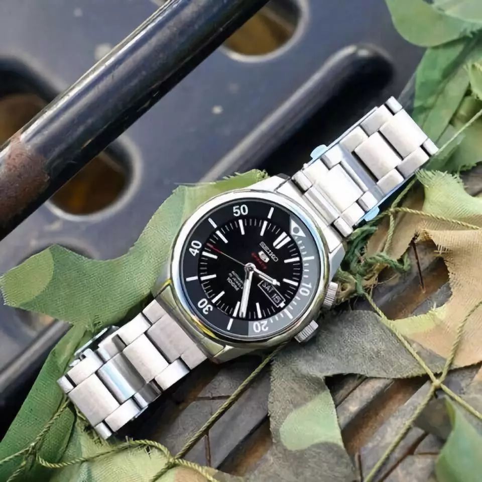 既显白又显气质的手表,通勤必备手表有哪些型号