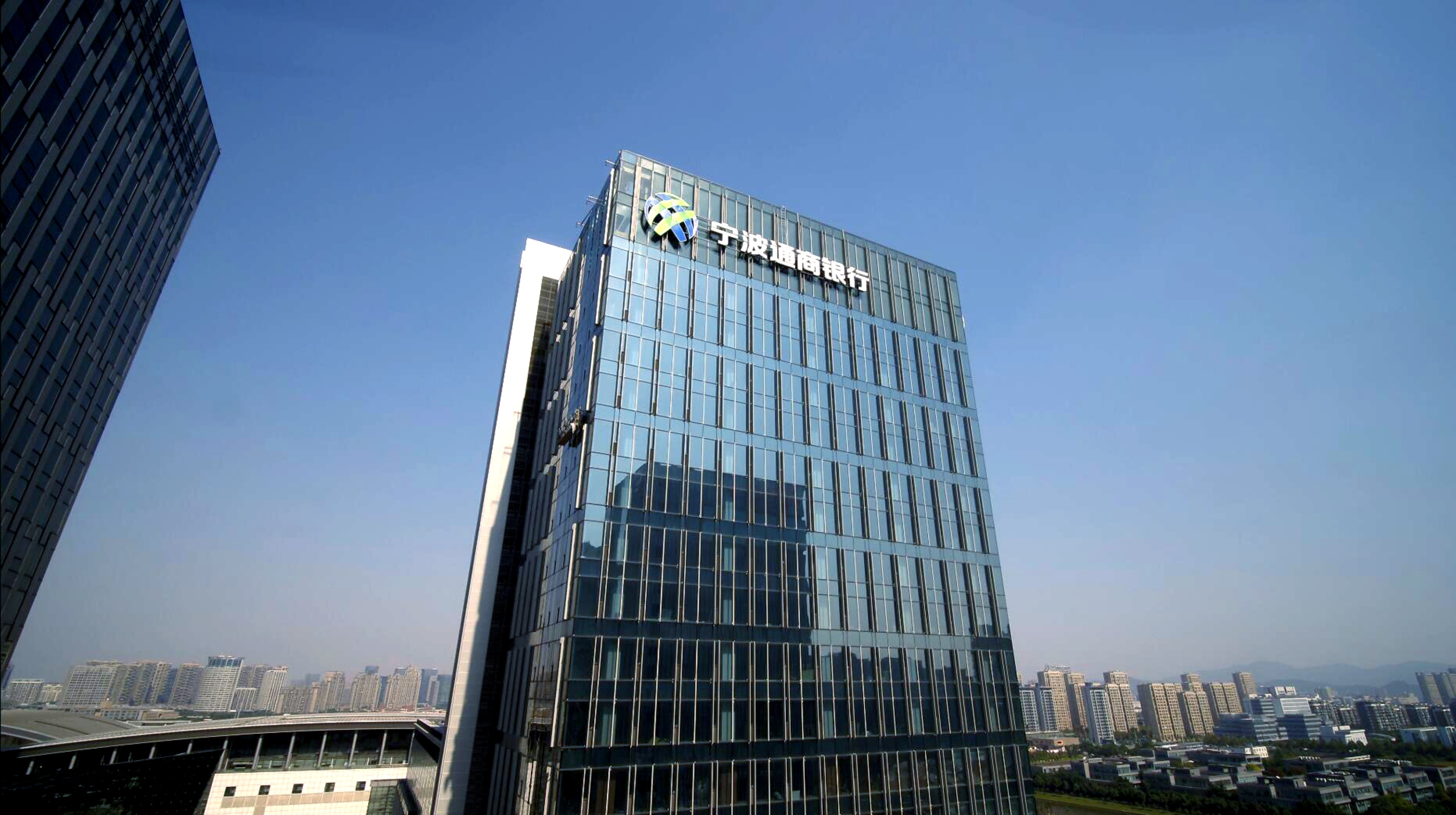 加入银行自律机制的银行有哪些,一家募资高的银行