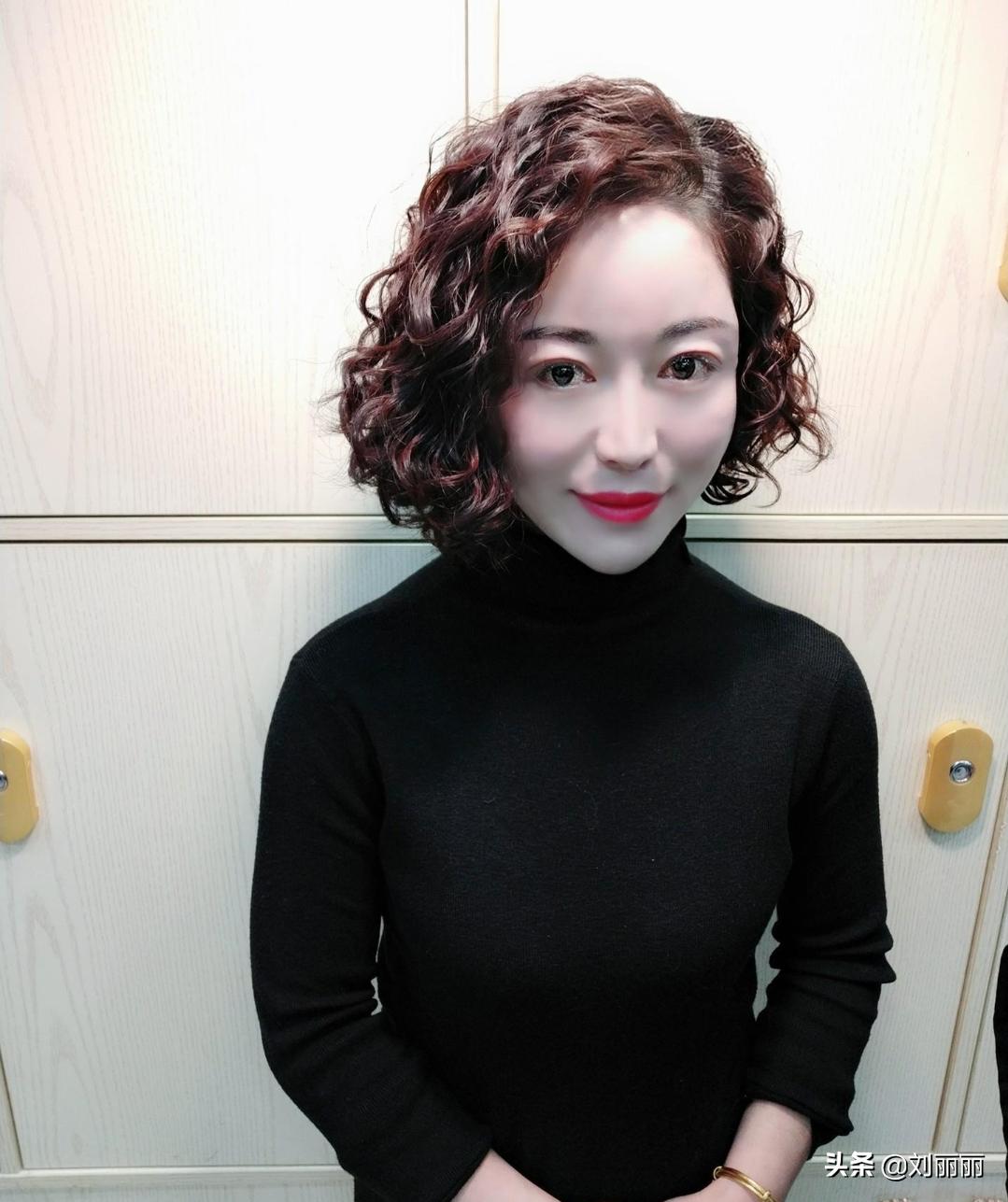 中年女发量少烫什么卷好看,40岁女人头发少烫什么卷好看洋气