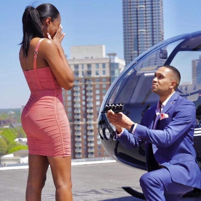 富豪向限量款钻戒求婚 (外国人向女友求婚送粉色宝石钻戒)