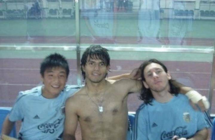 武磊阿奎罗,阿奎罗玩足球游戏抽到c罗