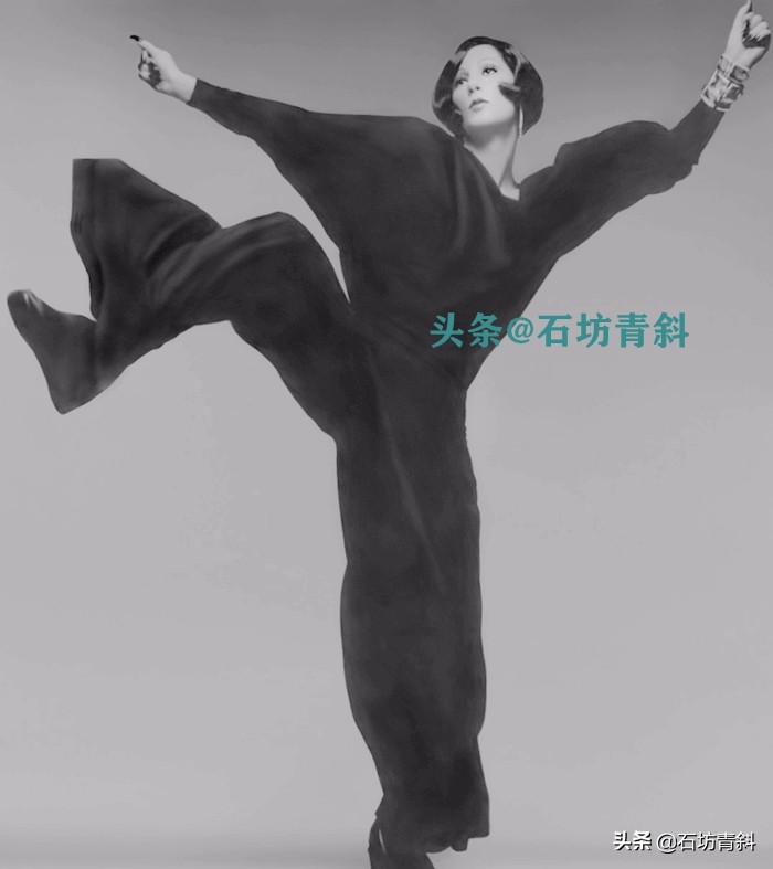 身边围绕无数小鲜肉，奇装异服的始祖，看她如何72变