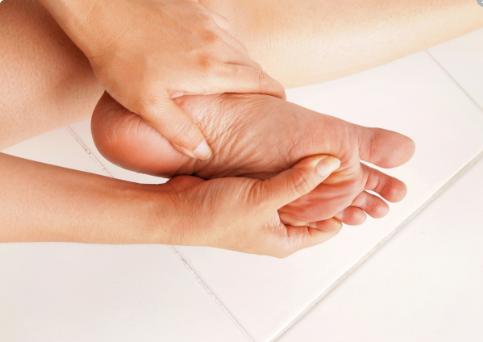 糖尿病足发黑并溃烂还能坚持多久,糖尿病足一级溃烂最佳治疗方法