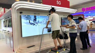 智博会第一天！华为这些黑科技吸引了大批人从众𠈌